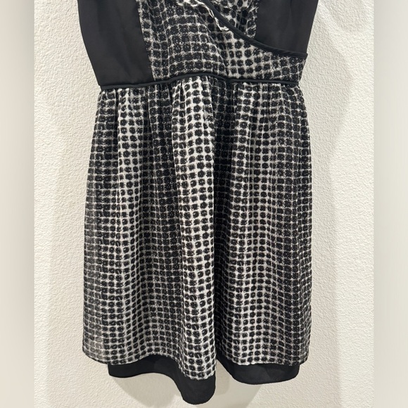 BCBGGeneration Y2K Babydoll Abstract Polka Dot Black Grey Mini Dress Size 0 - Picture 7 of 16